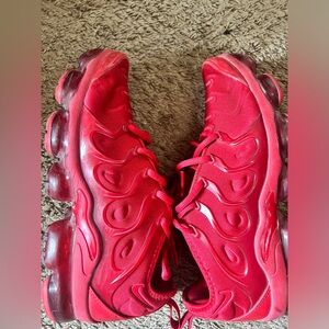 Nike red vapormaxes size 8.5